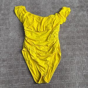 La Blanca Ruffled One Piece Swimsuit Women's 8 Yellow Off-The-Shoulder Vacation